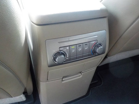 Used 2013 Toyota Highlander SE image 16