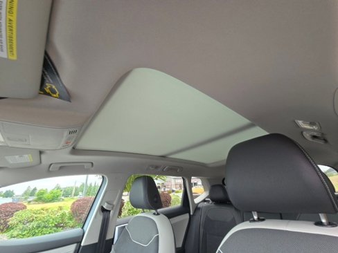New 2025 Volkswagen Taos SE image 24