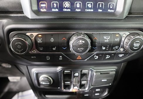 Used 2019 Jeep Wrangler Unlimited Sahara image 36