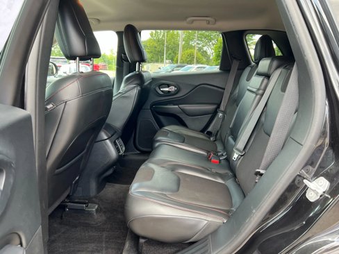 Used 2015 Jeep Cherokee Trailhawk w/ Comfort/Convenience Group image 19