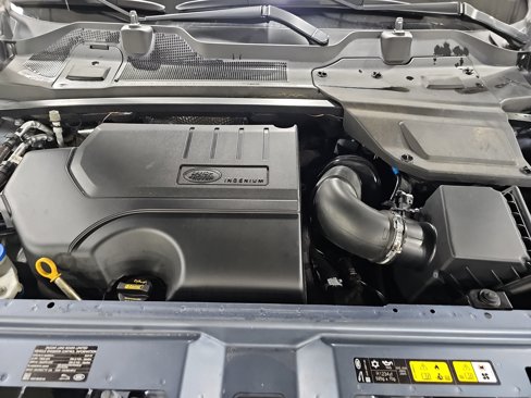 Used 2019 Land Rover Discovery Sport SE image 32