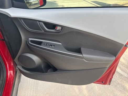 Used 2019 Hyundai Kona SE image 12