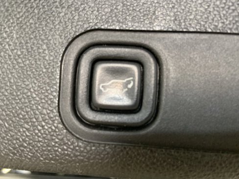 Used 2013 Cadillac Escalade Premium image 24
