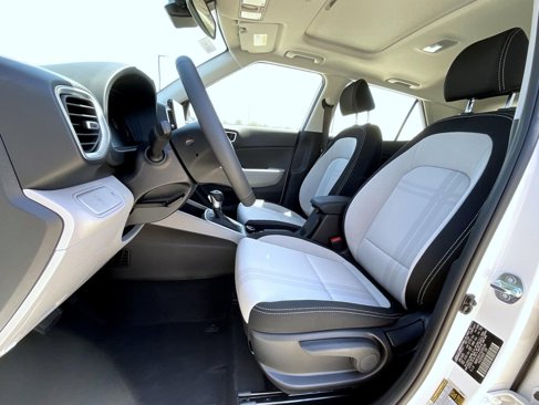 New 2025 Hyundai Venue SEL image 11