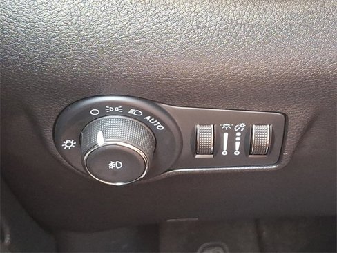 Used 2022 Jeep Compass Altitude w/ Sun and Sound Group image 24