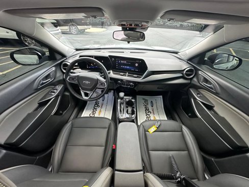 Used 2025 Chevrolet Trax ACTIV w/ Sunroof Package image 5
