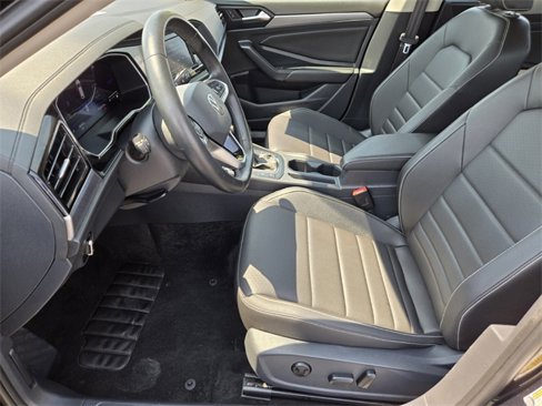 Used 2024 Volkswagen Jetta SE image 10