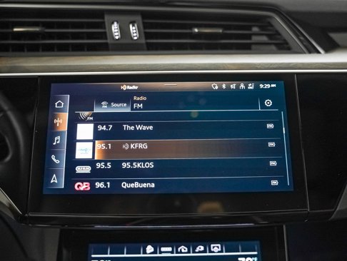 Used 2022 Audi e-tron Premium Plus w/ Premium Plus Package image 19