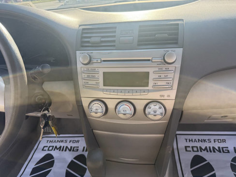 Used 2010 Toyota Camry LE image 23