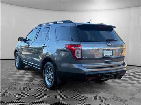 Used 2013 Ford Explorer XLT image 3