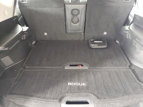 Used 2018 Nissan Rogue S image 11
