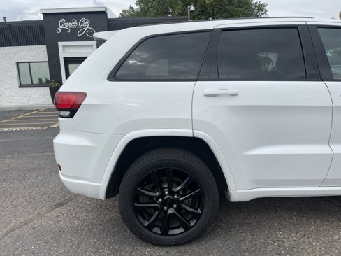 Used 2018 Jeep Grand Cherokee Altitude image 4