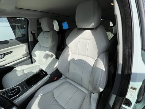 Used 2017 Land Rover Range Rover Evoque SE Premium image 9