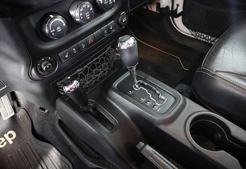 Used 2016 Jeep Wrangler Unlimited Sahara w/ Connectivity Group image 29