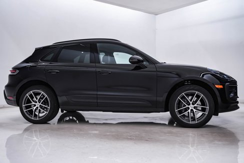 Certified 2025 Porsche Macan image 9