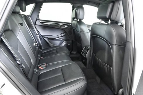 Certified 2025 Porsche Macan image 22