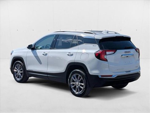 Used 2024 GMC Terrain SLT image 8