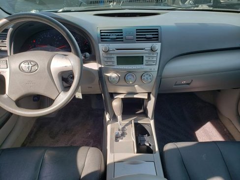 Used 2010 Toyota Camry image 12