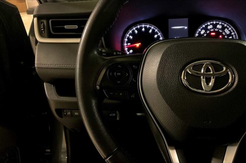 Used 2022 Toyota RAV4 XLE Premium image 22