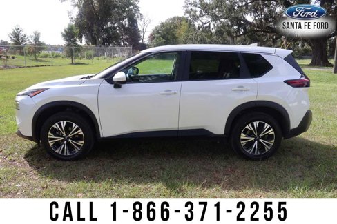 Used 2023 Nissan Rogue SV image 3
