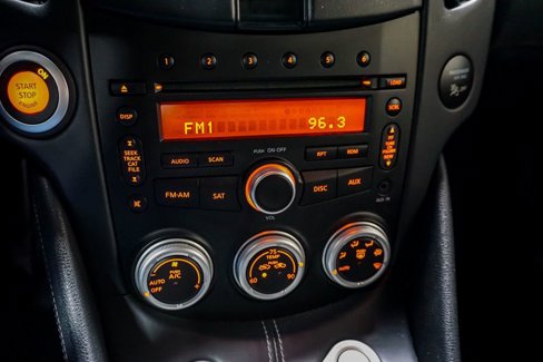 Used 2010 Nissan 370Z Touring image 22