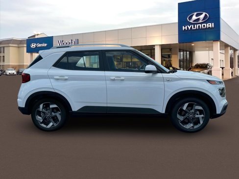 New 2025 Hyundai Venue SEL image 9