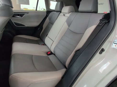 Used 2020 Toyota RAV4 XLE Premium image 20