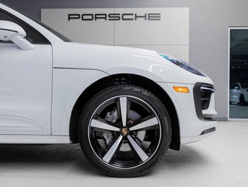 Used 2024 Porsche Macan image 11