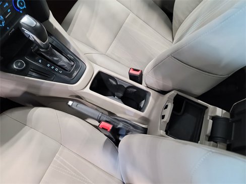Used 2015 Ford Focus SE image 30