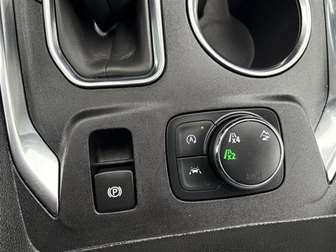 Used 2022 Chevrolet Traverse LT image 19