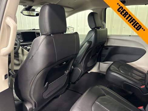 Certified 2022 Chrysler Pacifica Touring-L image 13