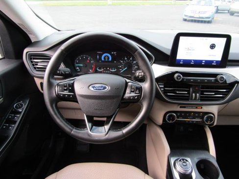 Used 2022 Ford Escape SEL image 9