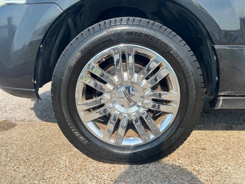 Used 2010 Lincoln Navigator 2WD image 8