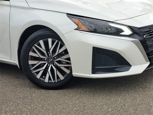 Used 2023 Nissan Altima 2.5 SV w/ SV Premium Package image 9