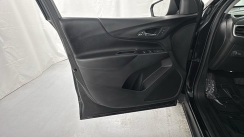 Used 2020 Chevrolet Equinox LT image 18