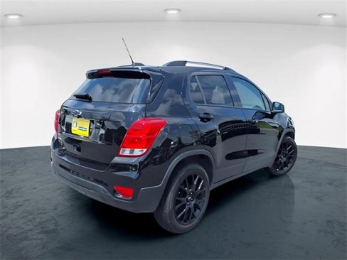 Used 2022 Chevrolet Trax LT w/ Midnight Edition image 21
