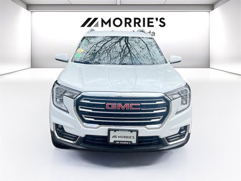 Used 2024 GMC Terrain SLT image 2