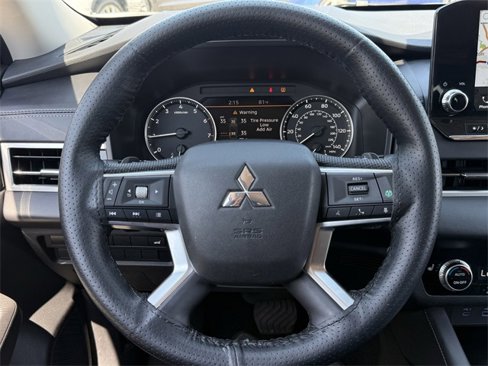 Used 2023 Mitsubishi Outlander SE image 13