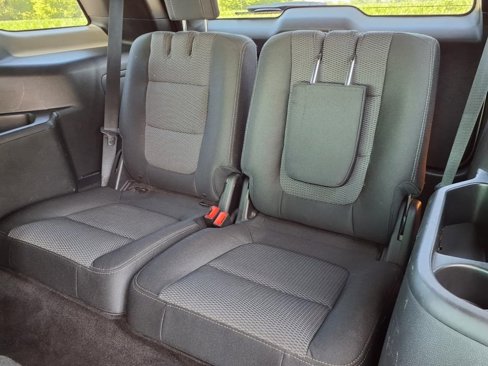 Used 2017 Ford Explorer XLT image 9
