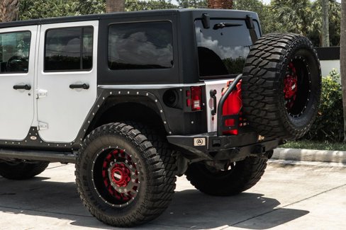 Used 2017 Jeep Wrangler Unlimited Sahara w/ Connectivity Group image 5