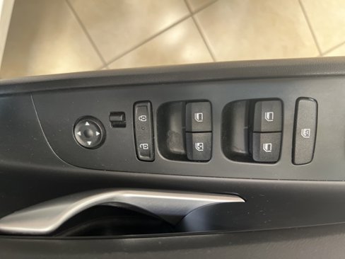 Used 2023 Hyundai Elantra SEL image 17