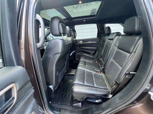 Used 2017 Jeep Grand Cherokee Overland w/ Jeep Active Safety Group image 10