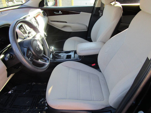 Used 2017 Kia Sorento AWD image 9