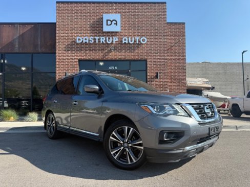 Used 2017 Nissan Pathfinder Platinum image 4