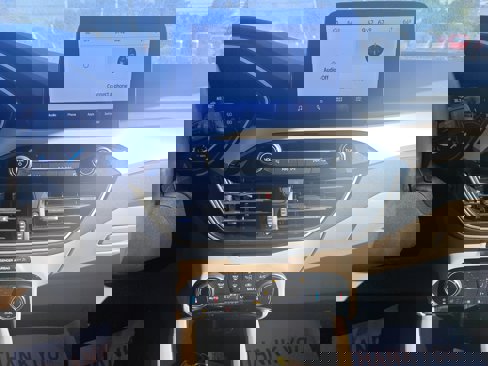 Used 2022 Ford Escape SEL image 9