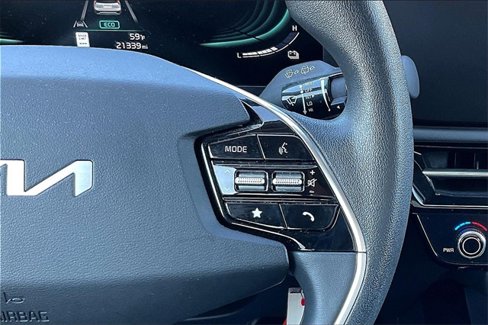 Used 2024 Kia Niro LX image 18