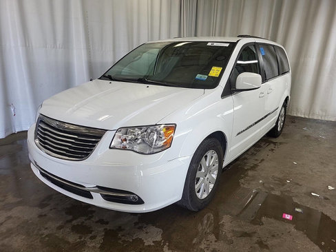 Used 2016 Chrysler Town & Country Touring image 1