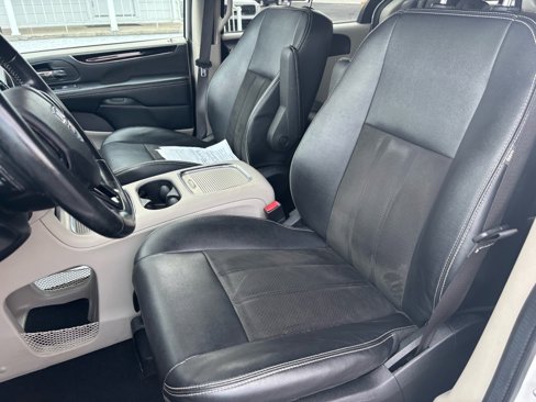 Used 2019 Dodge Grand Caravan SXT image 11