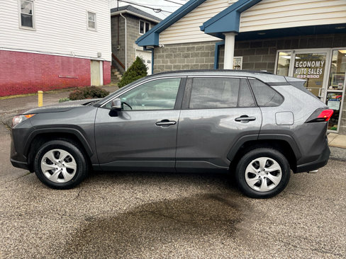 Used 2021 Toyota RAV4 LE image 7