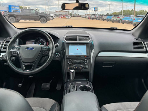 Used 2017 Ford Explorer XLT w/ XLT Technology Feature Bundle image 14